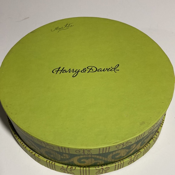 HARRY & DAVID BEAUTIFUL FESTIVE ROUND BOX FILLED WITH 24 TEA LIGHTS - Picture 6 of 10